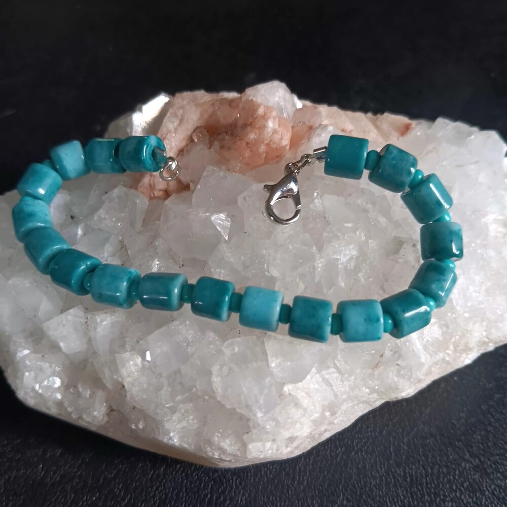 Handmade Blue Hilation Glass Bracelet